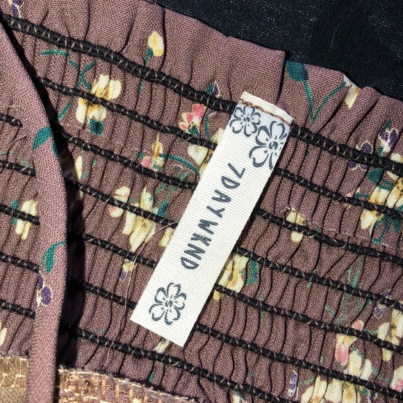 *Sold!!!Cute floral shirt - Picture 3 of 8